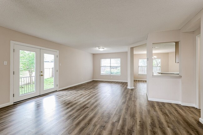 Building Photo - Hidden Gated community about 7 miles from Randolph Air Force Base