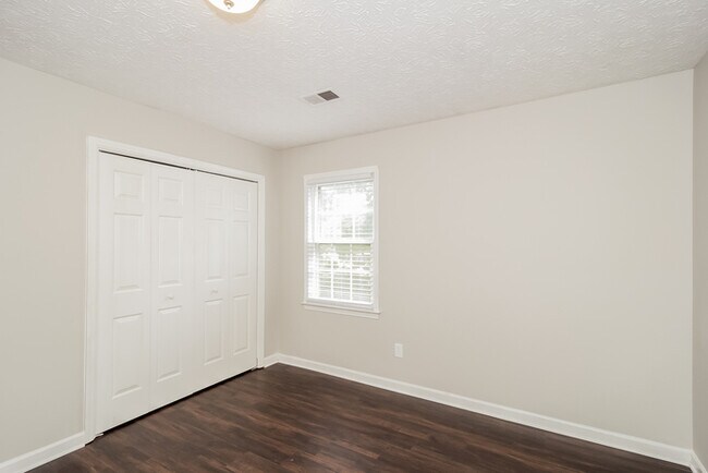 Building Photo - Charming 3-Bedroom Home in Great Location