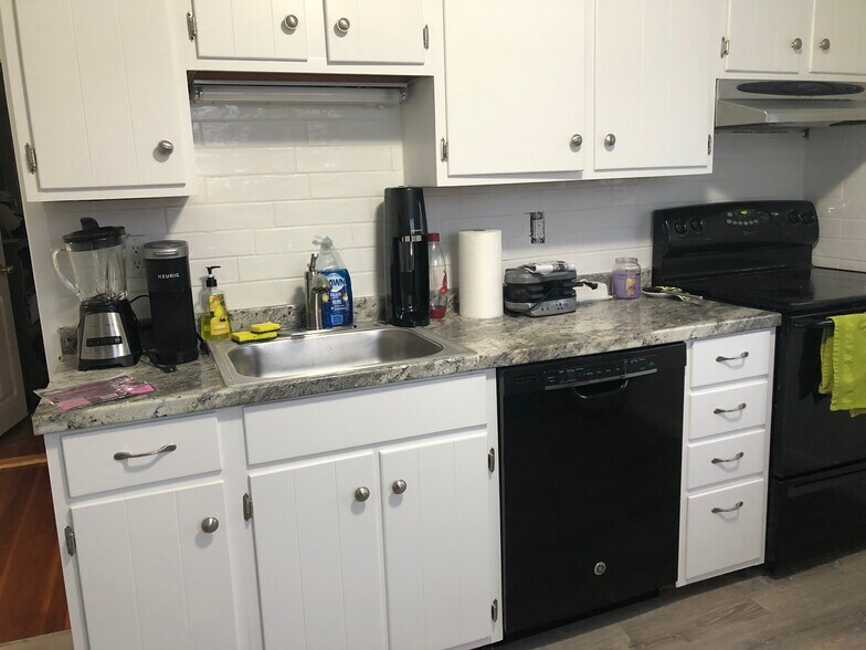 Building Photo - 547 Wilder St