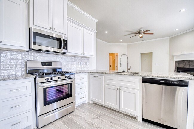 Building Photo - 3112 Pebble Pond Dr