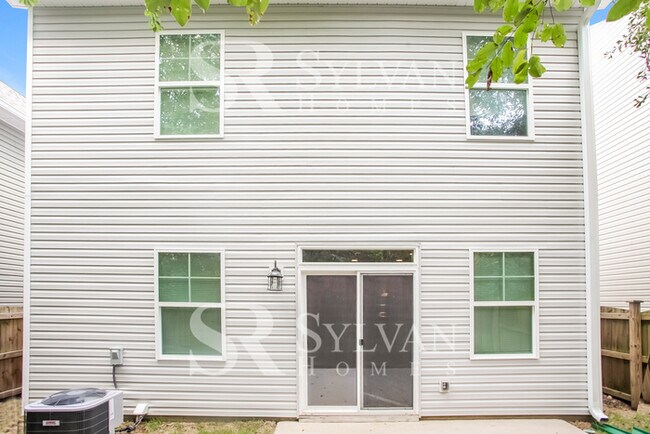 Building Photo - Prepare to be impressed by this 3 bedroom, 2 bathroom home