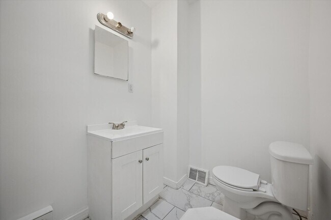 Building Photo - 2 Bedroom House West Philly