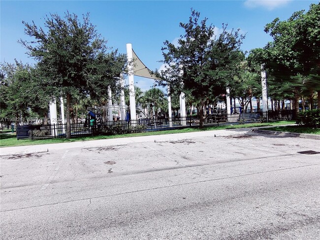 Building Photo - 805 NW 3rd Terrace