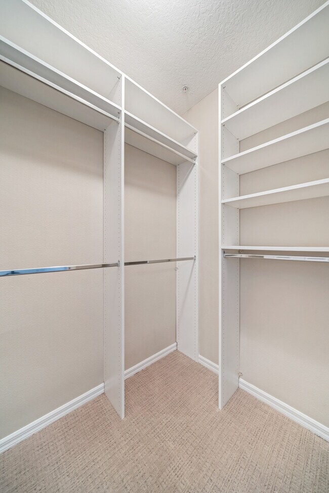 Building Photo - 2911 Upper Park Rd