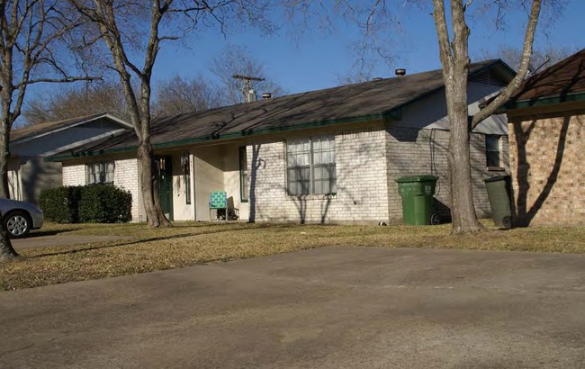 Primary Photo - Wilde Oak Duplexes