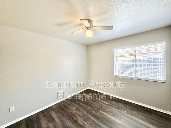 Building Photo - 27071 School Park Dr