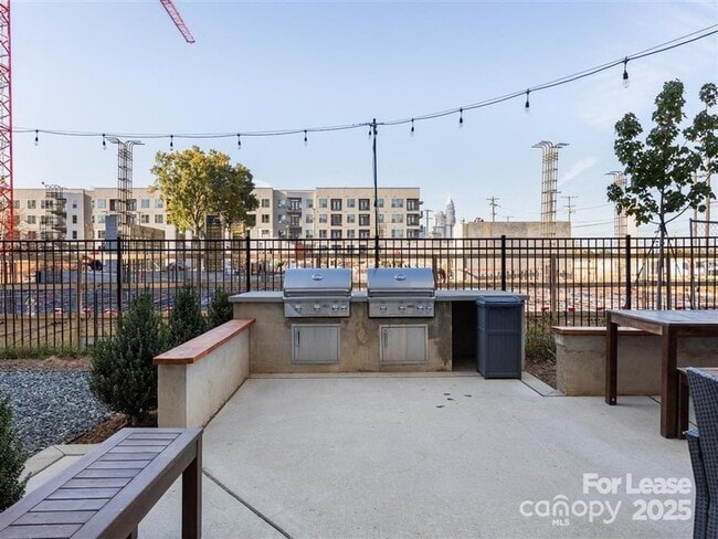 Building Photo - 1824 N Brevard St