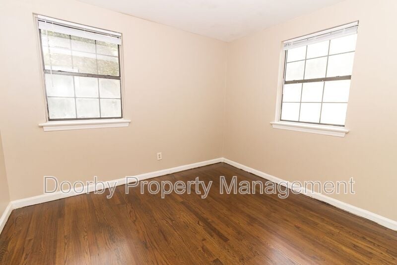 Building Photo - 3302 Pinewood Ave