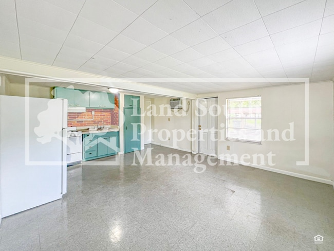 Building Photo - 1030 Lakewood Ct