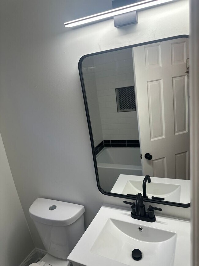 Building Photo - 1913 Minnesota Ave SE