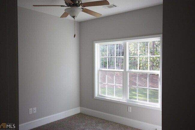 Building Photo - 273 The Blvd