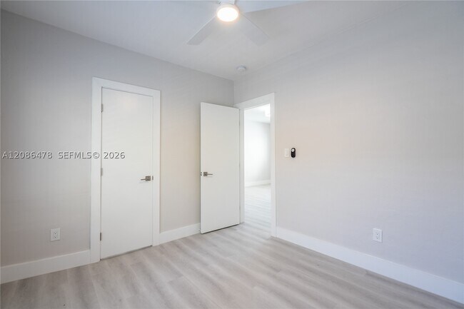 Building Photo - 2418 Flamingo Dr