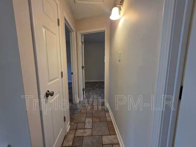 Building Photo - 5425 Chauvin Dr