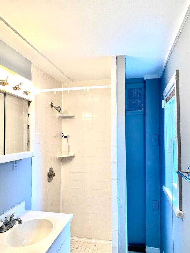 Building Photo - 19 Nelson Ave