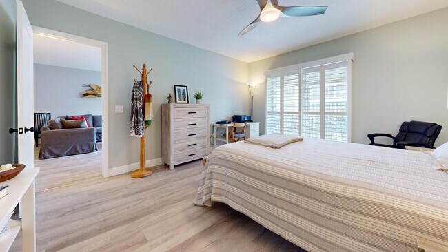 Building Photo - 1856 SW Palm City Rd