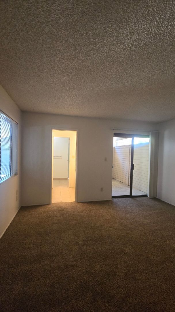 Building Photo - 817 Quail Ln
