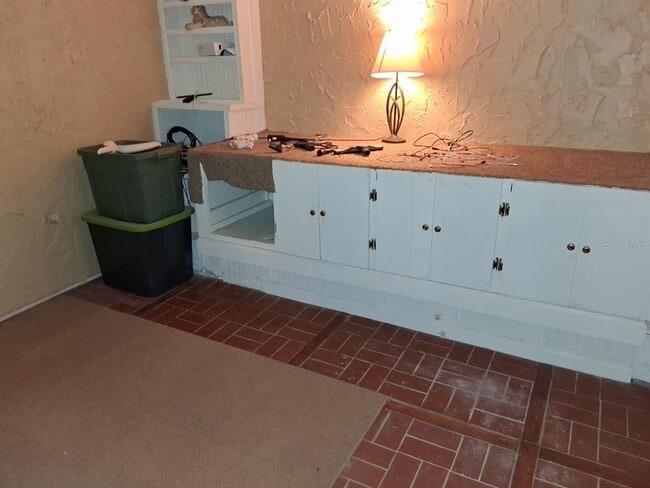 Building Photo - 12213 Saddle Strap Row