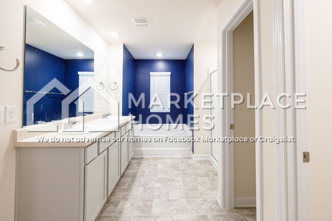 Building Photo - 559 Post Oak Ln