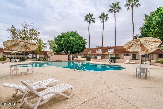 Building Photo - 1621 E Dunbar Dr