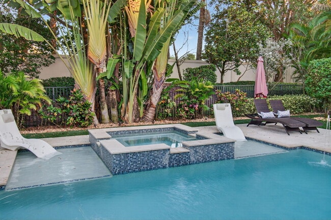 Building Photo - 17662 Cadena Dr