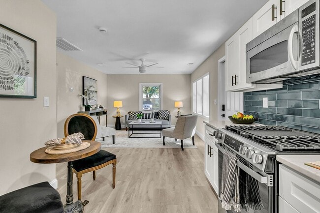 Building Photo - 635 Sequoia St