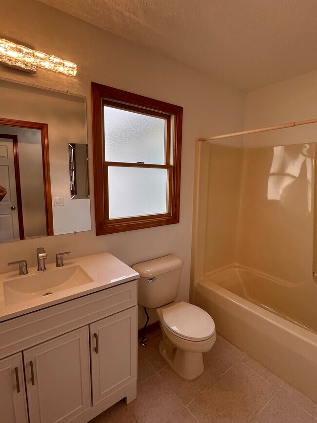 Building Photo - 123 Gould Ave