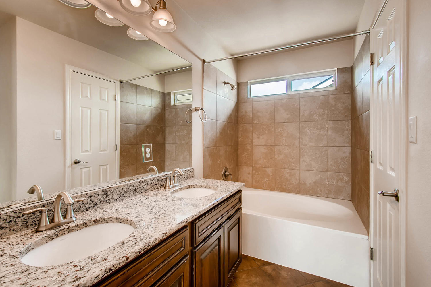 Bedroom #2 (upstairs) en suite bathroom - 1813 Carlson Drive