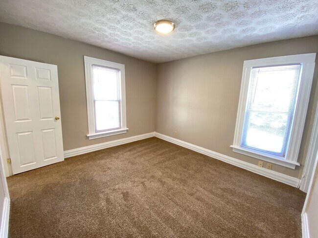 Building Photo - 52 W Norwich Ave