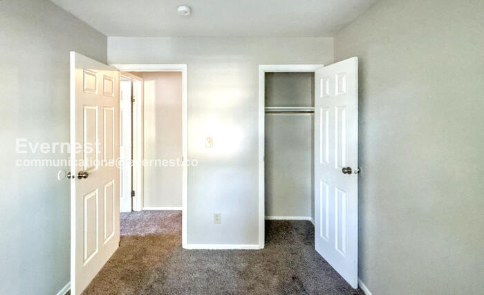 Building Photo - 2143 Wadsworth Dr