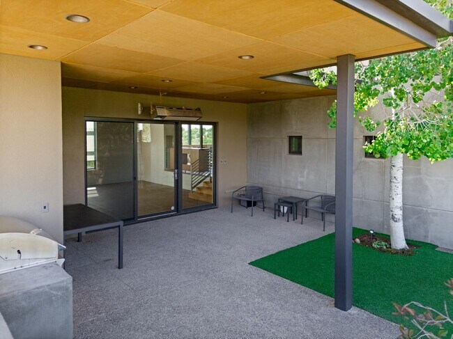 Building Photo - 875 Camino Francisca