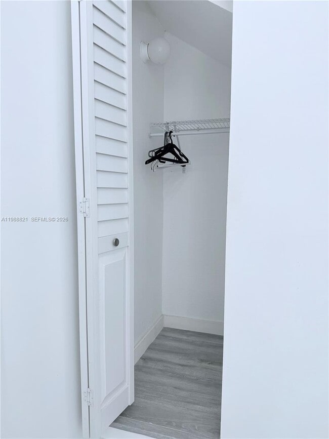 Building Photo - 5464 SW 164th Ct