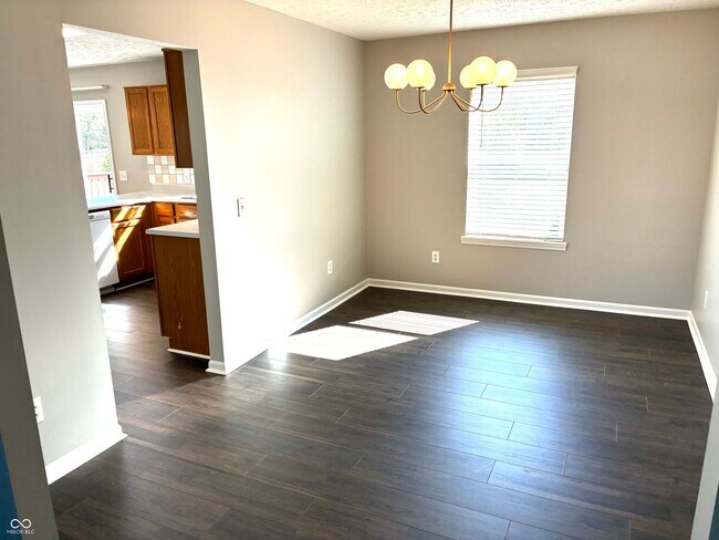 Building Photo - 5761 Cantigny Way S