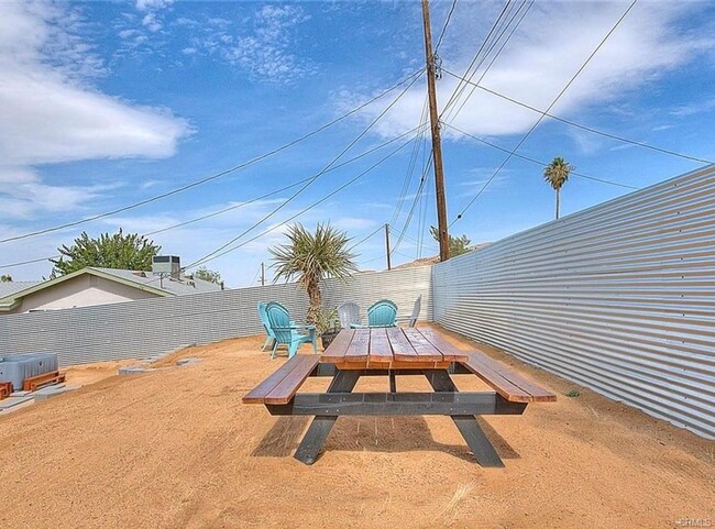 Building Photo - Fully Furnished Home in Joshua Tree