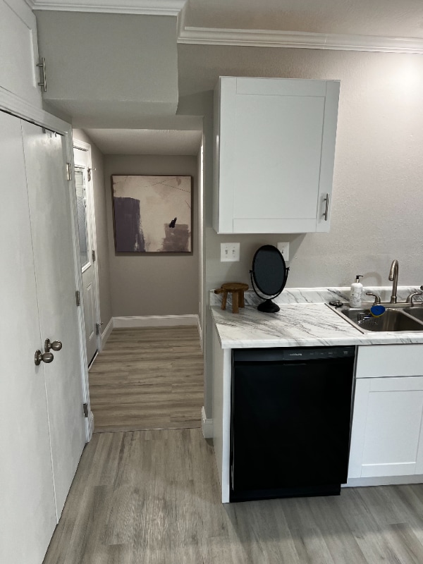 Building Photo - 1477 E Lindberg St