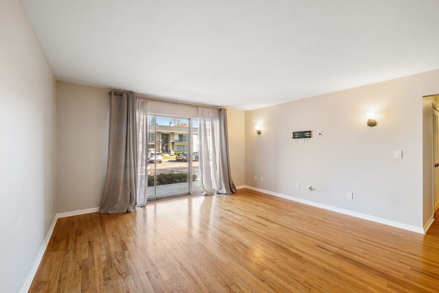 Building Photo - 8353 Kennedy Cir