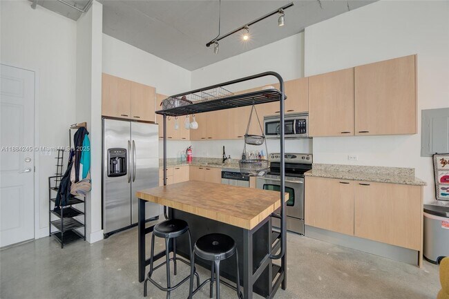 Building Photo - 2100 Van Buren St