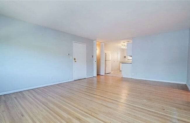 Building Photo - 2434 East Ave