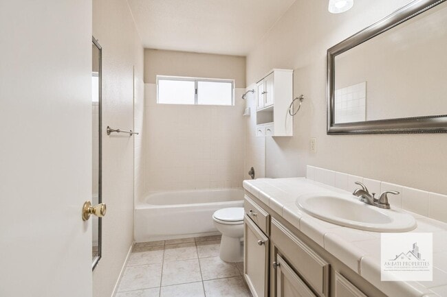 Building Photo - 3426 W Dovewood Ave