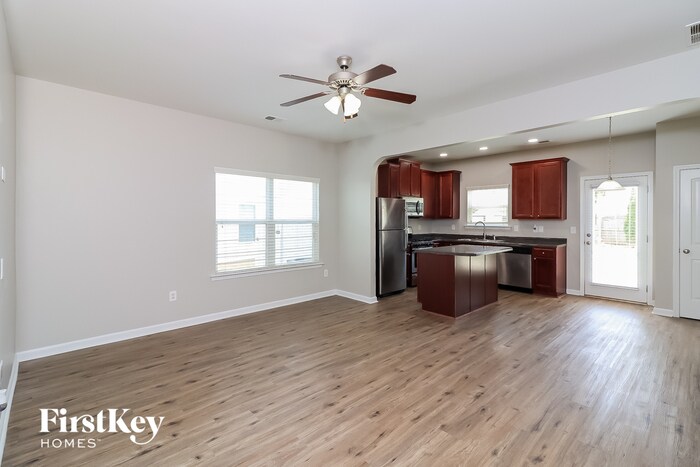 Building Photo - 400 Hill Crest Cir