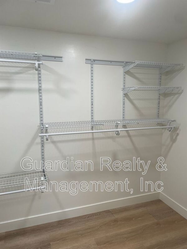 Building Photo - 2930 E Elm St