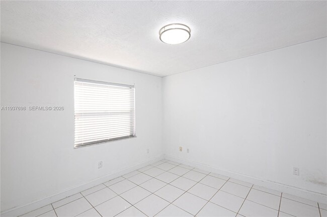 Building Photo - 5402 NW Emblem St