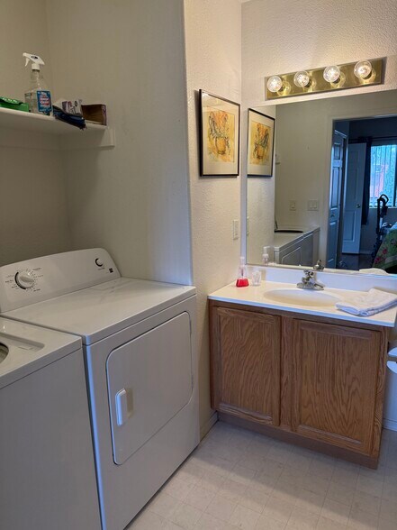 Washer & Dryer - 1730 Via Riata