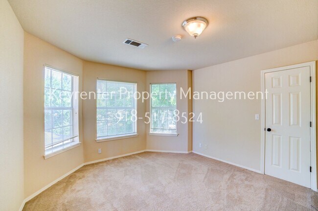 Building Photo - Beautiful home across from Jenks Middle School