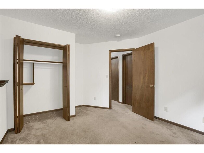 Building Photo - 9937 Deerwood Ln N