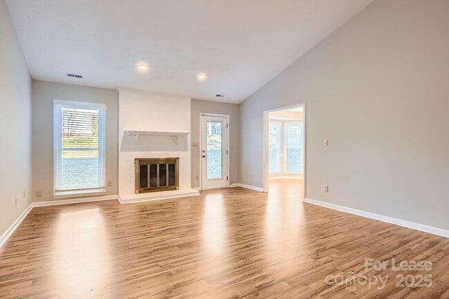 Building Photo - 7201 Canyon Dr