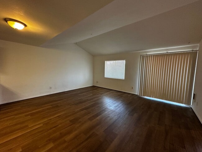 Building Photo - Single Level 3 Bedroom 2 Bath - 1 Car Garage - Lebanon