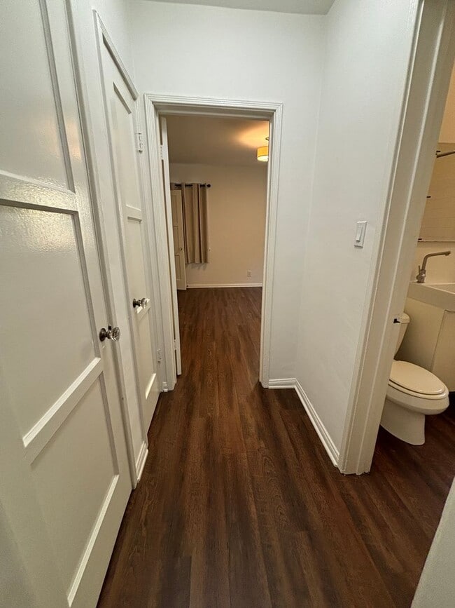 Building Photo - Sunset Drive, 4363-4377