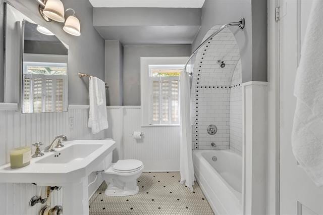 Building Photo - 6227 Lakeshore Dr