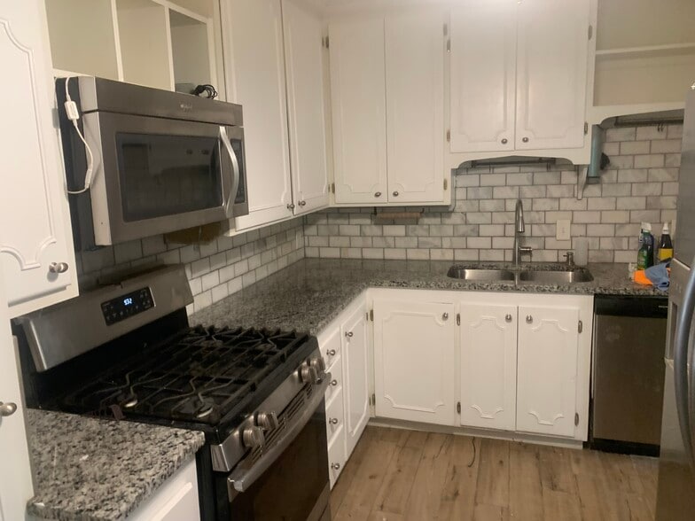 Building Photo - 7808 Juniper Dr