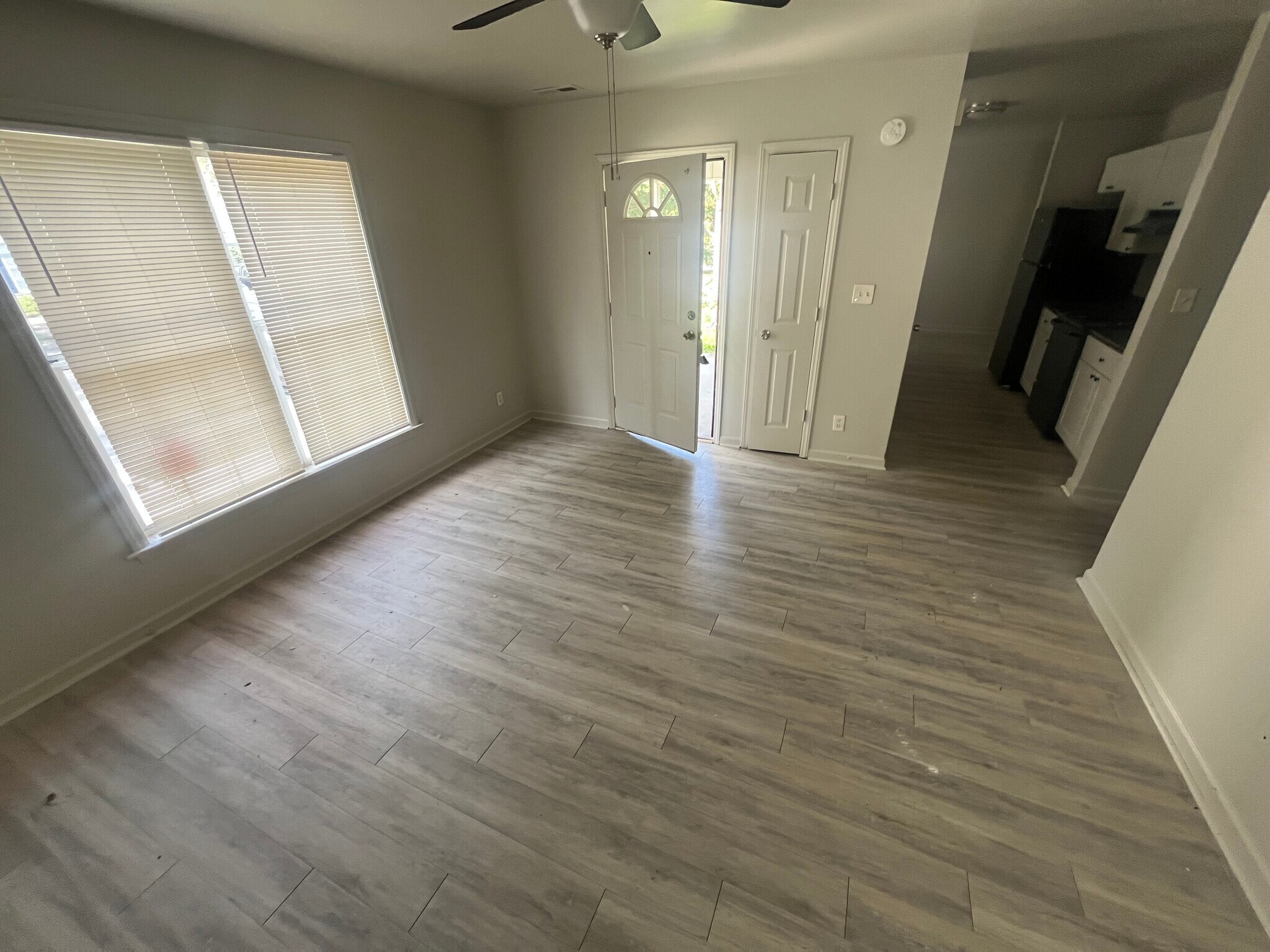 Building Photo - Room in Duplex on Beck St